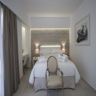 White Pearls Luxury Suites